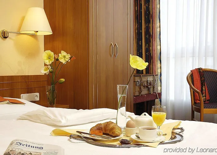 Centro West Hotel 3*