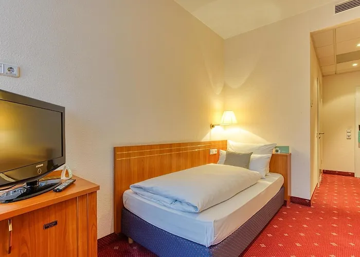 Centro West Hotel 3*